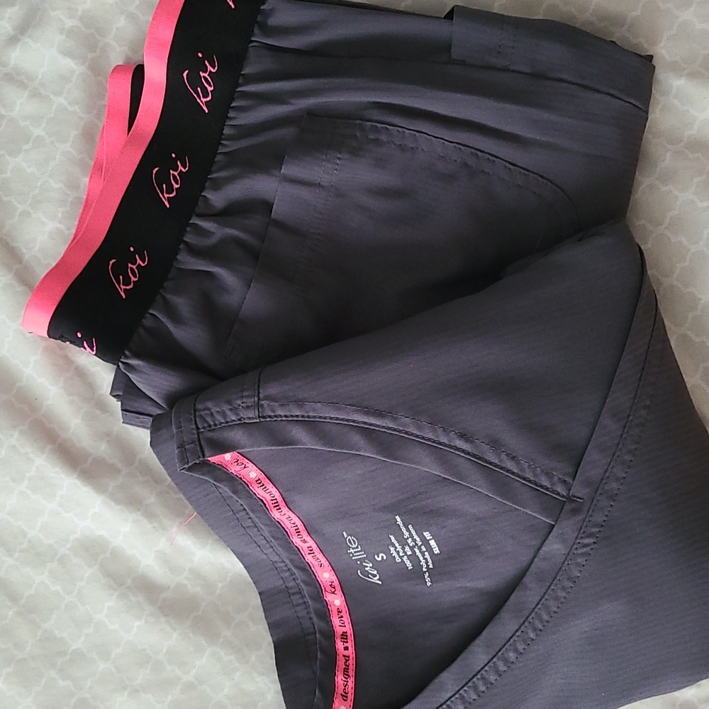 Koi Lite Scrub Set